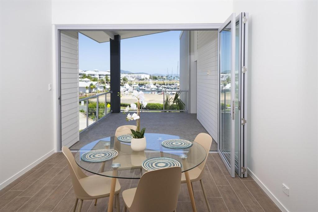 Отель Harbour Cove Эйрли-Бич Экстерьер фото